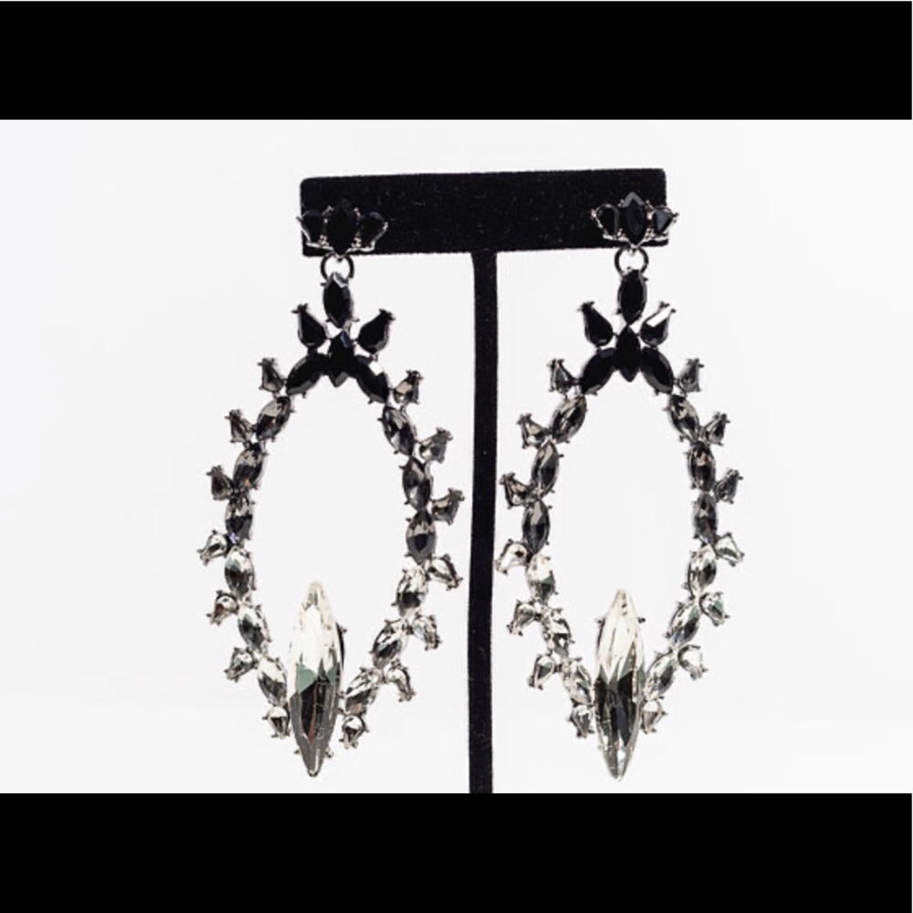 Tri-colored statement earring